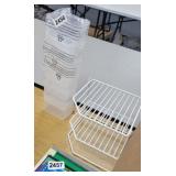 WIRE RACK AND STACK OF CONTAINERS