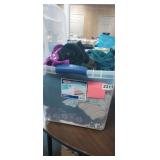 TOTE OF WOMENS CLOTHING