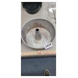 WEAREVER ALUMINUM BUNDT PAN