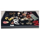 LOT OF EARRINGS