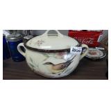 SOMERSET STONEWARE CASSEROLE DISH WITH LID