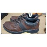 DIPLOMAT SHOES, SIZE 10 1/2, GENTLY USED
