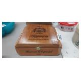 WOOD CIGAR BOX
