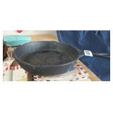 CAST IRON SKILLET 9"
