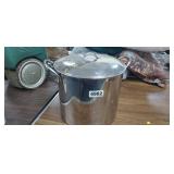 ALUMINUM STOCK POT WITH LID 9 1/2" TALL