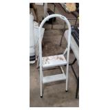 STEP STOOL *ONE SIDE NEEDS SCREW