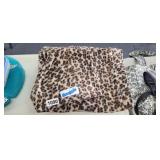 LEOPARD PRINT SNUGGIE