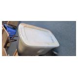 STERLIT TOTE WITH LID, 30 GALLON