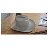 COWBOY HAT *NO SIZE