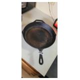 OZARK TRAIL 12in CAST IRON SKILLET