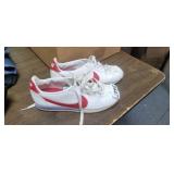 NIKE SHOES, GENTLY USED, SIZE 7.5