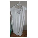 WHITE SLEEVELESS BLOUSE SIZE 1X