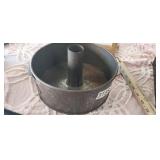 VINTAGE SWANS DOWN BUNDT PAN