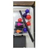 TRAY WITH COLORED LIGHTBULBS