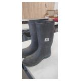 SIZE 12 RUBBER BOOTS