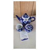 DESIGN PAC TEAPOT WITH SUGAR AND CREAMER
