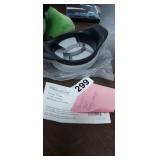 PAMPERED CHEF MANGO WEDGER, NEW