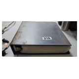 FOLDER FULL OF BASEBALL CARDS