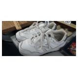 NEW BALANCE SHOES 6.5 WOMENS 5 MENS, GENTLY USED