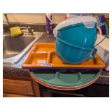 PLASTIC SERVING DISHES