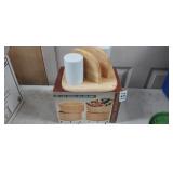 4 WOOD BOWLS, AND NAPKIN SALT & PEPPER HOLDER