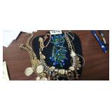 JEWERLY LOT, MOSTLY NECKLACES