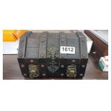 JEWELRY BOX WITH JEWELRY