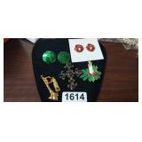 LOT OF CHRISTMAS JEWELRY