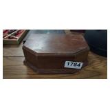 JEWELRY BOX WITH JEWELRY