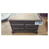 JEWELRY BOX WITH JEWELRY