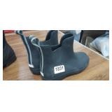 EVERY WEAR BOOTS SIZE 10