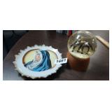 COLLECTOR PLATE & PENGUIN SNOWGLOBE