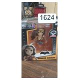 METALS DIECAST WONDER WOMAN FIGURINE, NIB