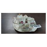 TEA SET *HANDLE ON CUP BROKEN