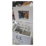 NICE LORI GREINER MAKE UP CHEST