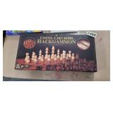 3 GAMES IN WOOD CASE *CHESS, CHECKERS, BACKGAMMON