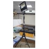 VIVATAR TRIPOD STAND WITH LIGHT