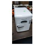 SMALL ELECTRIC COOLER