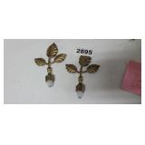 DUNNO, MAYBE CUTAIN ROD DECOR