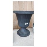 17" PLASTIC PLANTER