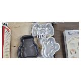 SMALL CAKE PANS       S