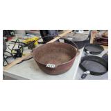 13" CAST IRON DUTCH OVEN