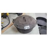 VINTAGE 10"  WAGNER WARE  CAST IRON DUTCH OVEN