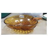 VINTAGE INDIANA GLASS AMBER  GRAPE, FRUIT BOWL