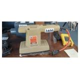 BLACK & DECKER SANDER