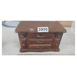 JEWELRY BOX WITH JEWELRY