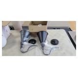 2 LIGHT FIXTURES