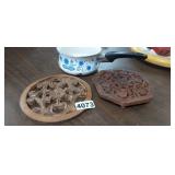 (2) WOOD TRIVETS AND SAUCEPAN