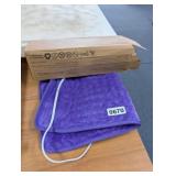 2 HEATING PADS