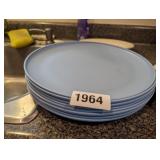 8 PLASTIC PLATES